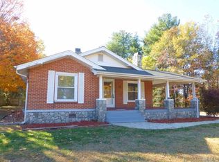 2211 1st Ave NW, Hickory, NC 28601