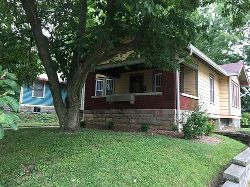 425 E University St Photo 1
