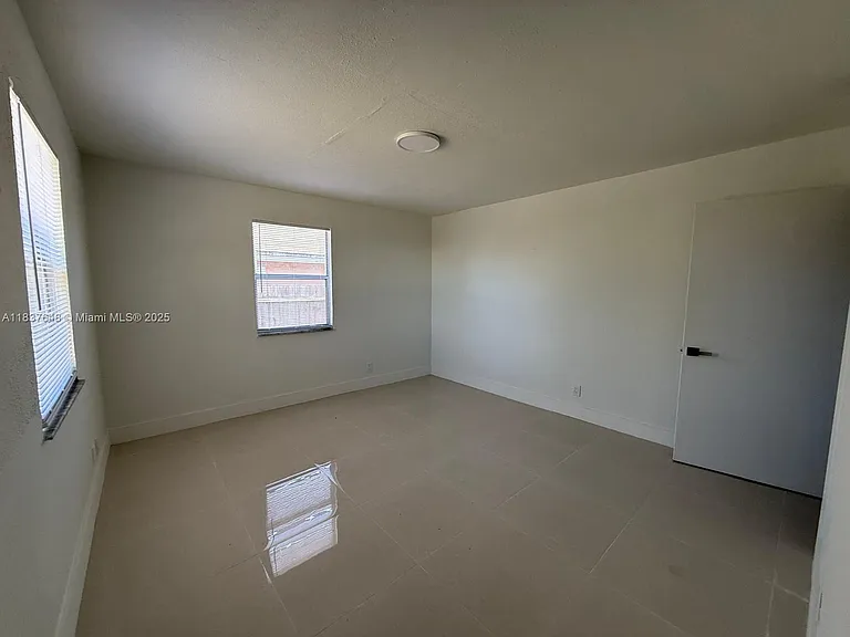 1494 W 34th St — Photo 14