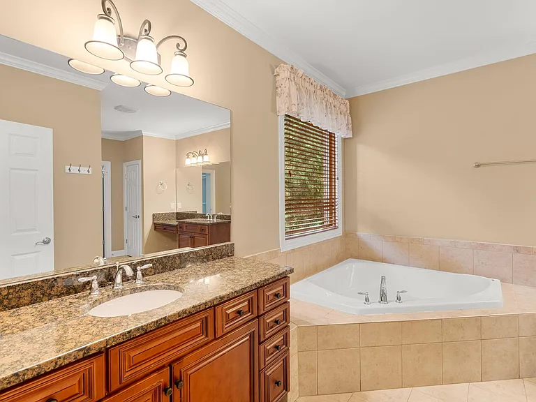 1610 Twin Square Way — Photo 27