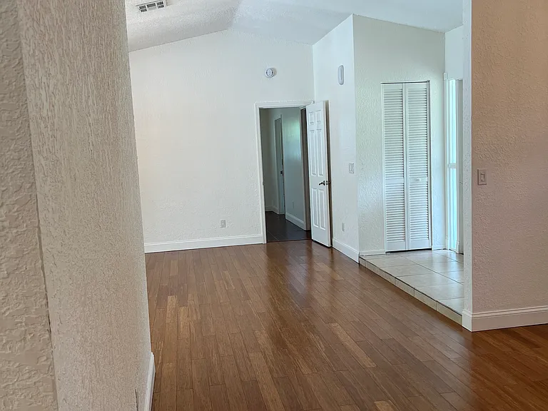 990 Windsong Way — Photo 5