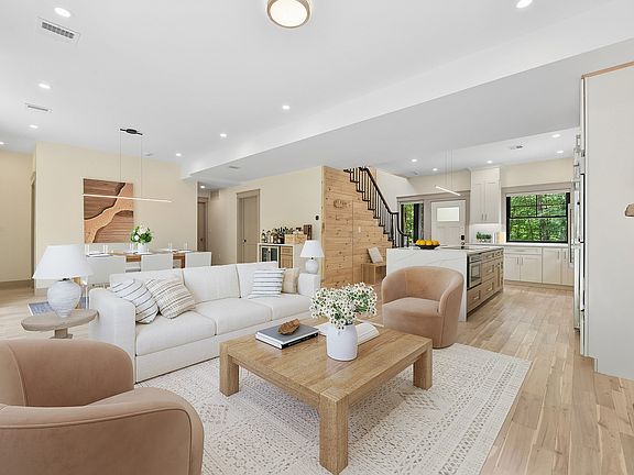 5th image of 12 Wood St