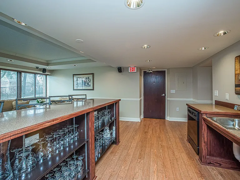 530 N Main Street - The Townhouse. — Photo 13