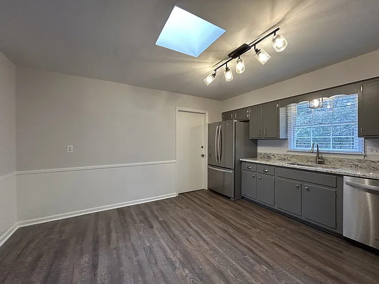 609 Windsor Rd — Photo 10