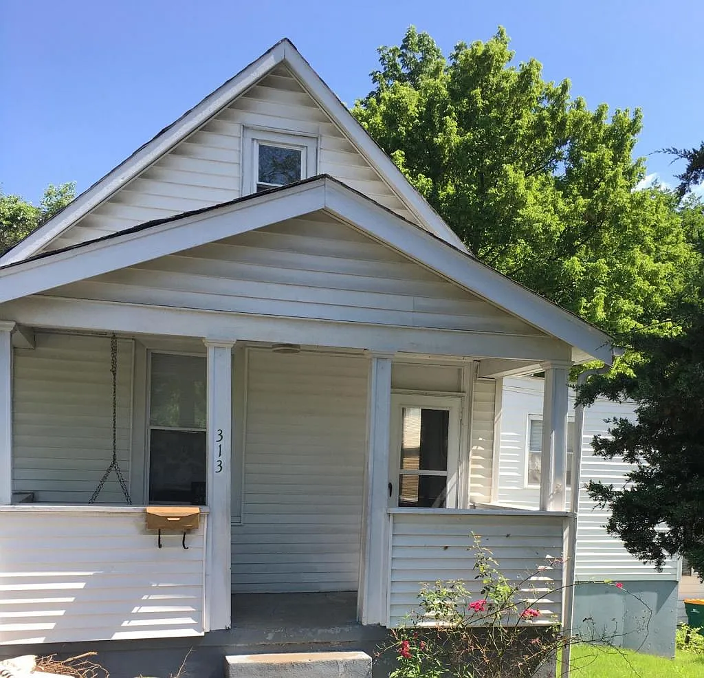 313 Chambers Rd photo 1