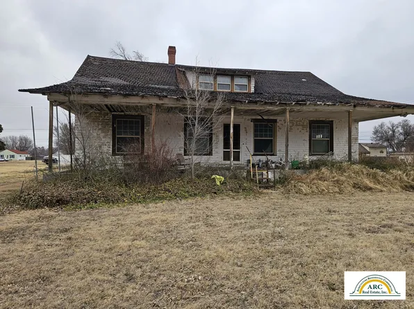 402 N Springlake St, Meade, KS 67864