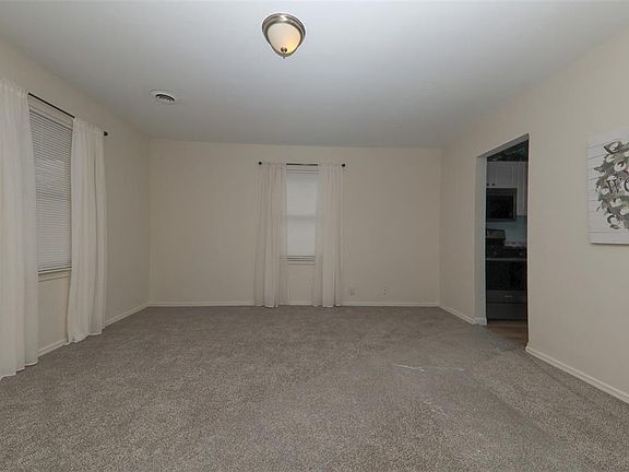 4th image of 2417 Jerden Ave