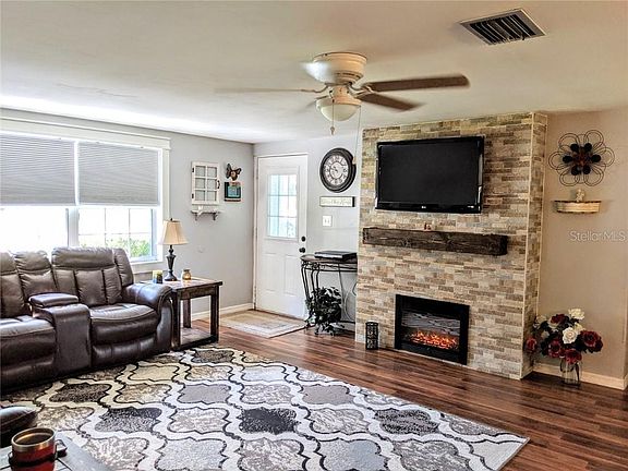 3rd image of 12015 Hillside Ct