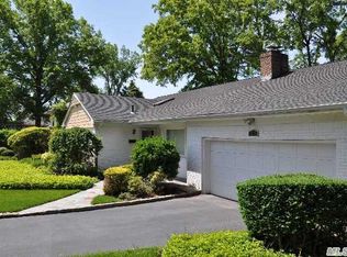 31 Vista Rd, Roslyn Heights, NY 11577