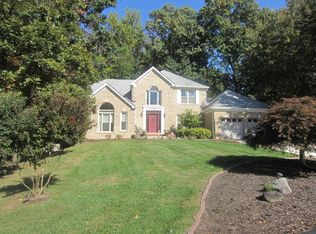 5467 Ashleigh Rd, Fairfax, VA 22030