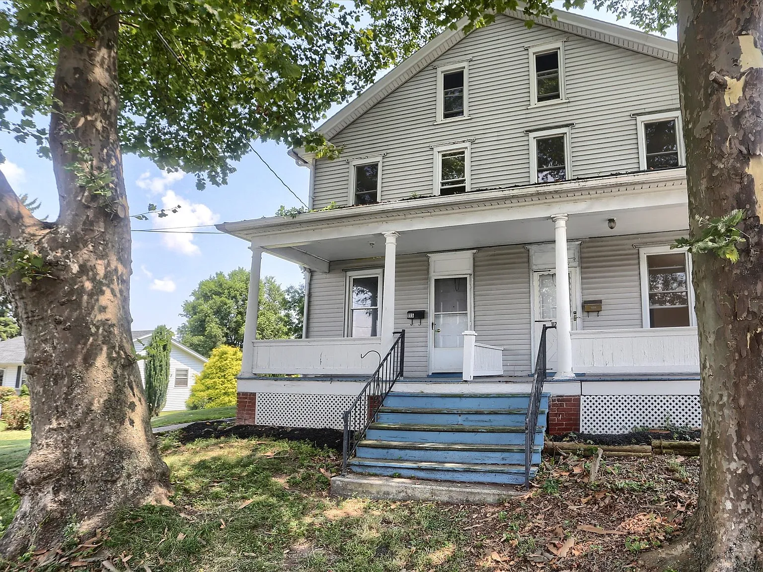 3 bed, 1324 sqft, $1,200 — Photo 1