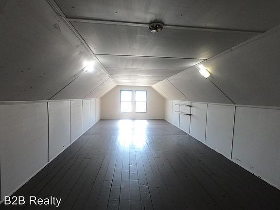 3rd image of 3914 Henritze Ave