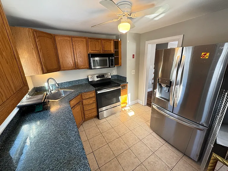 1547 Liberty St — Photo 5