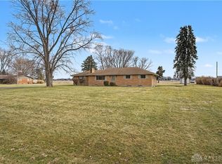 6105 Country Estates Dr, Tipp City, OH 45371