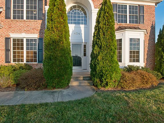 2nd image of 424 Waltham Dr