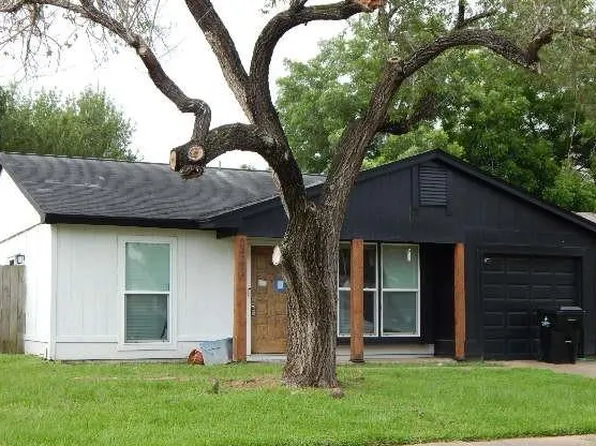 24215 Running Iron Dr, Hockley, TX 77447