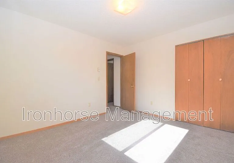 8 Hoffman Dr #1 — Photo 16