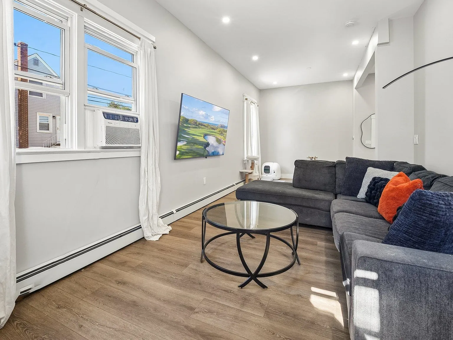 2 bed, 1.0 bath, $2,700 — Photo 4
