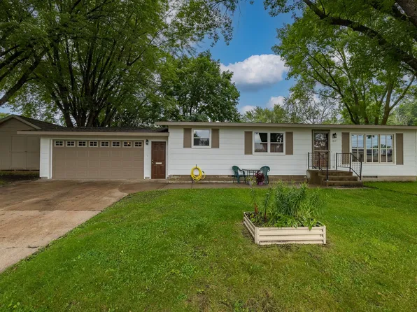 1817 9th St E, Glencoe, MN 55336