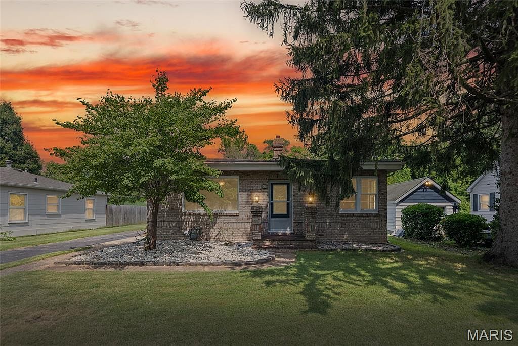 227 Parkway Dr, Swansea, IL 62226 | Zillow