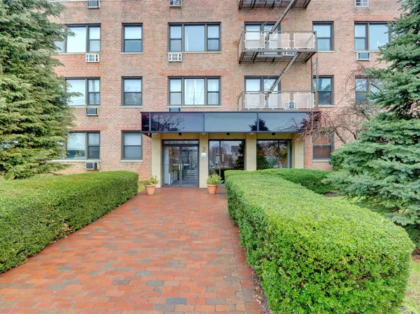 2 Birchwood Court #2K, Mineola, NY 11501