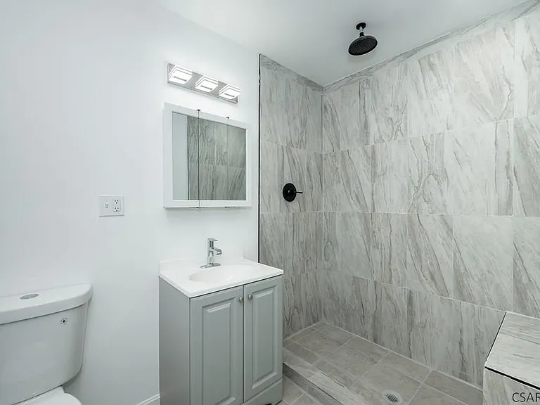 215 Franklin St #302 — Photo 5