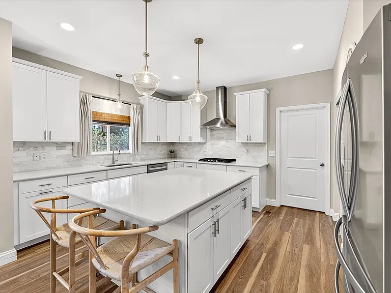 415 Filipp Ln — Photo 31