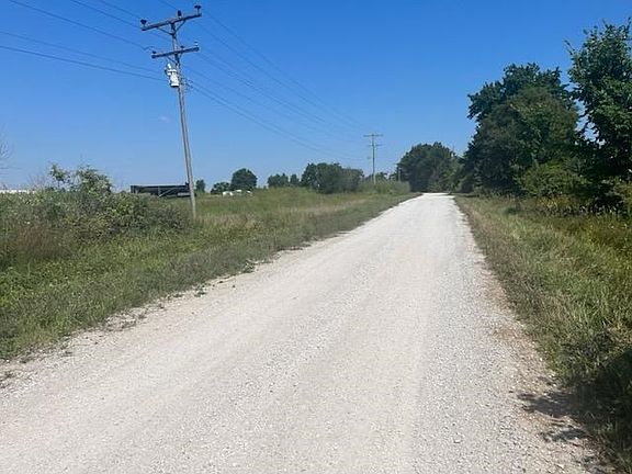 5th image of Dogwood Ln