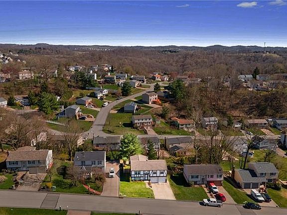 3rd image of 319 Ligonier Ln