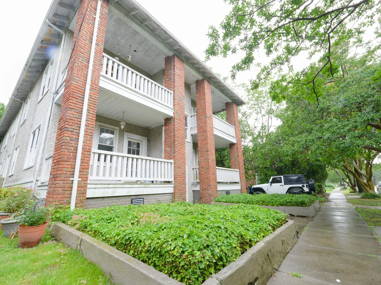3 bed, 950 sqft, $1,700 — Photo 1