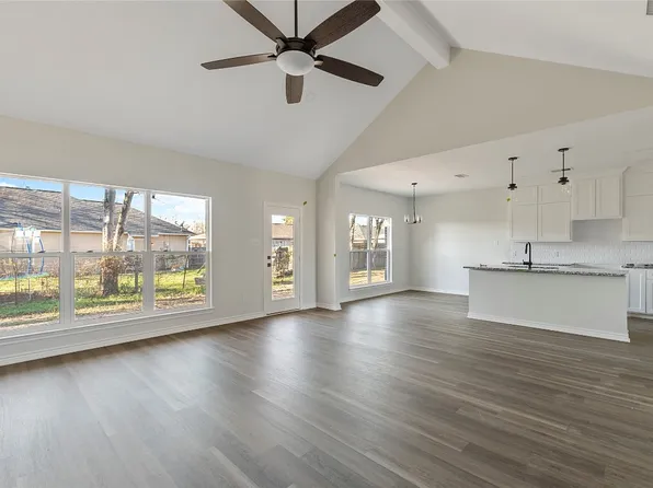 112 Bexar St, Mabank, TX 75147