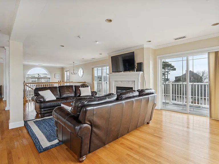 9 Lowell St — Photo 14