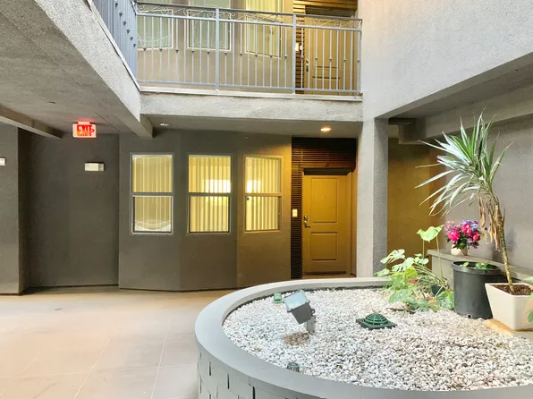 11925 Kling St APT 303, Valley Village, CA 91607