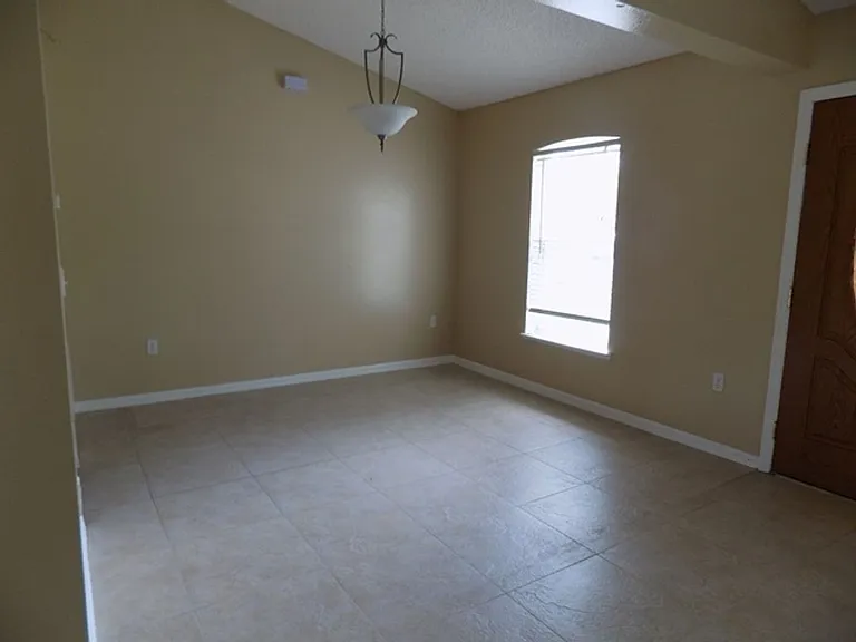 1411 S Mary St — Photo 2