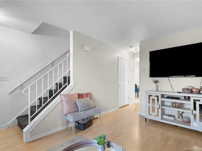 360 W Spring St #A7 — Photo 13