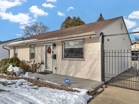 4th image of 664 E Oakton St