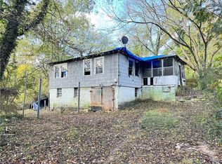 121 White Row Rd, Rossville, GA 30741