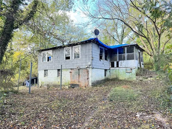 121 White Row Rd, Rossville, GA 30741