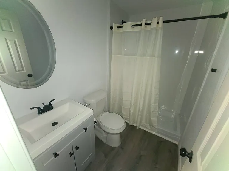449 W Pembroke Ave — Photo 8