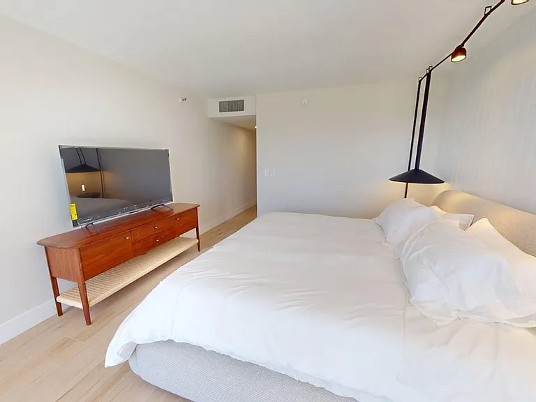 1820 Avenida Del Mundo #308 — Photo 18