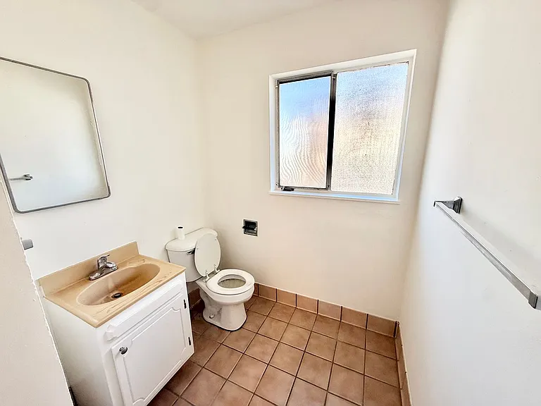 930 - 966 Parker Court — Photo 2