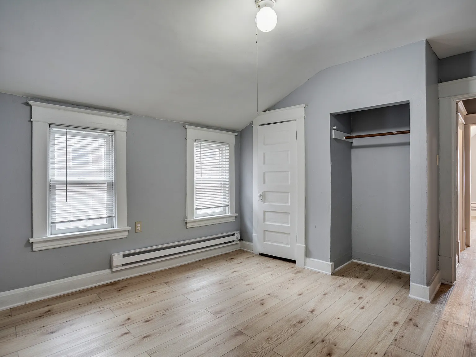 3 bed, 900 sqft, $1,700 — Photo 4