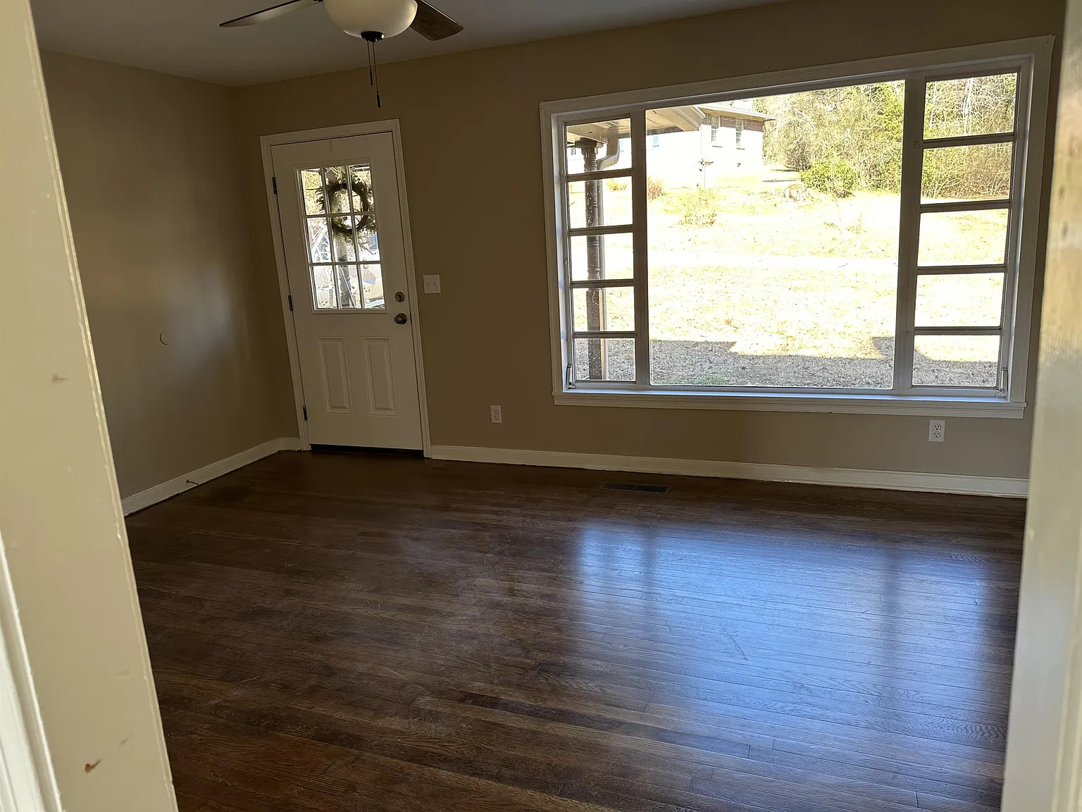 741 Barron Drive - B — Photo 2