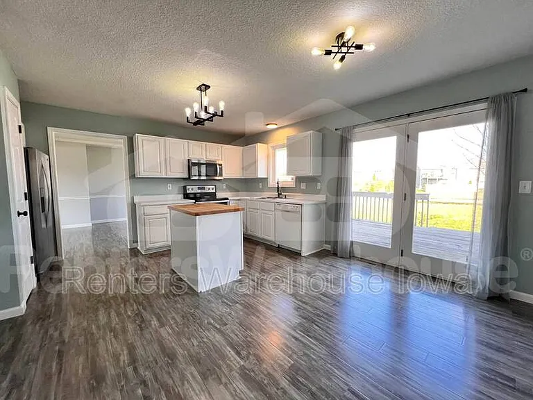 1709 NE Sherman Ct — Photo 5