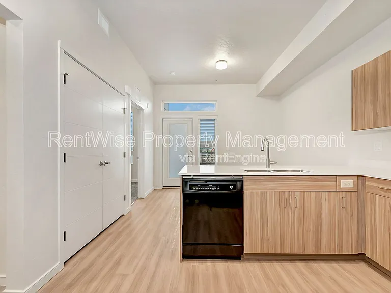 Parkway Apartments — Photo 37