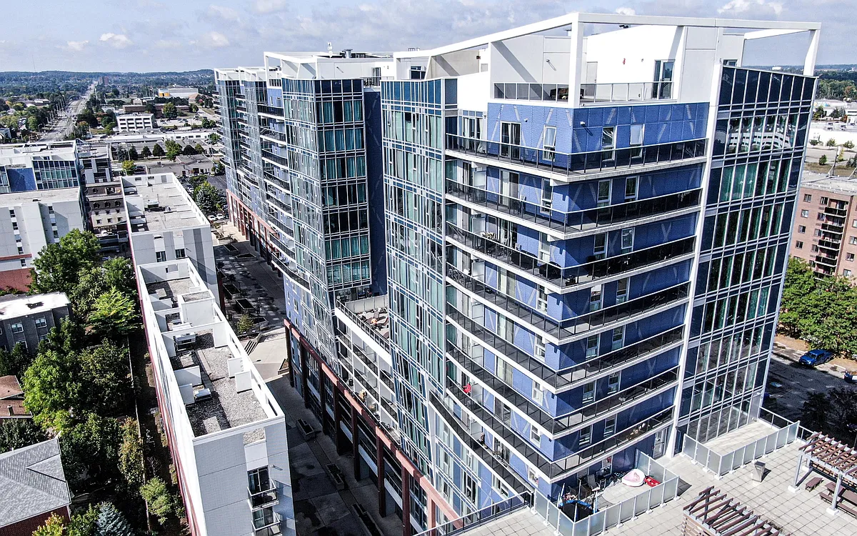 Building Photo - 130 Columbia St W