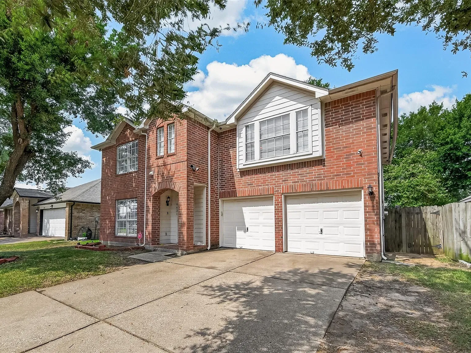 4 bed, 2.5 bath, 2744 sqft, $2,400 — Photo 4