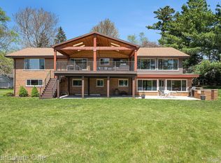 6305 N Shore Ct, West Bloomfield, MI