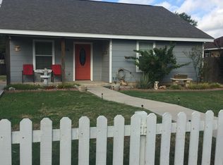 415 S Grove St, Uvalde, TX 78801
