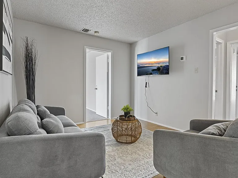 1022 Baden — Photo 3